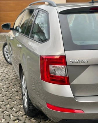 Skoda Octavia cena 37999 przebieg: 238000, rok produkcji 2015 z Świecie małe 529